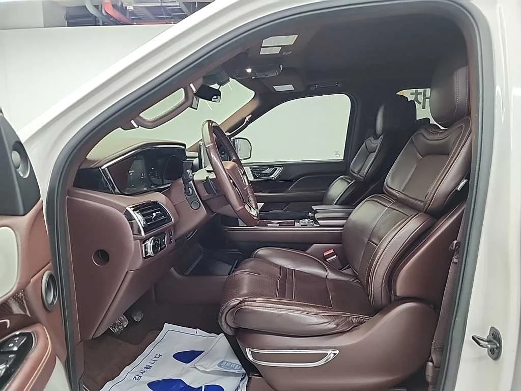 Lincoln Navigator 3.5* BLIND SPOT* МАСАЖ* HUD* 360* ЛЮК* КРАЙНА ЦЕНА, снимка 11 - Автомобили и джипове - 55595189