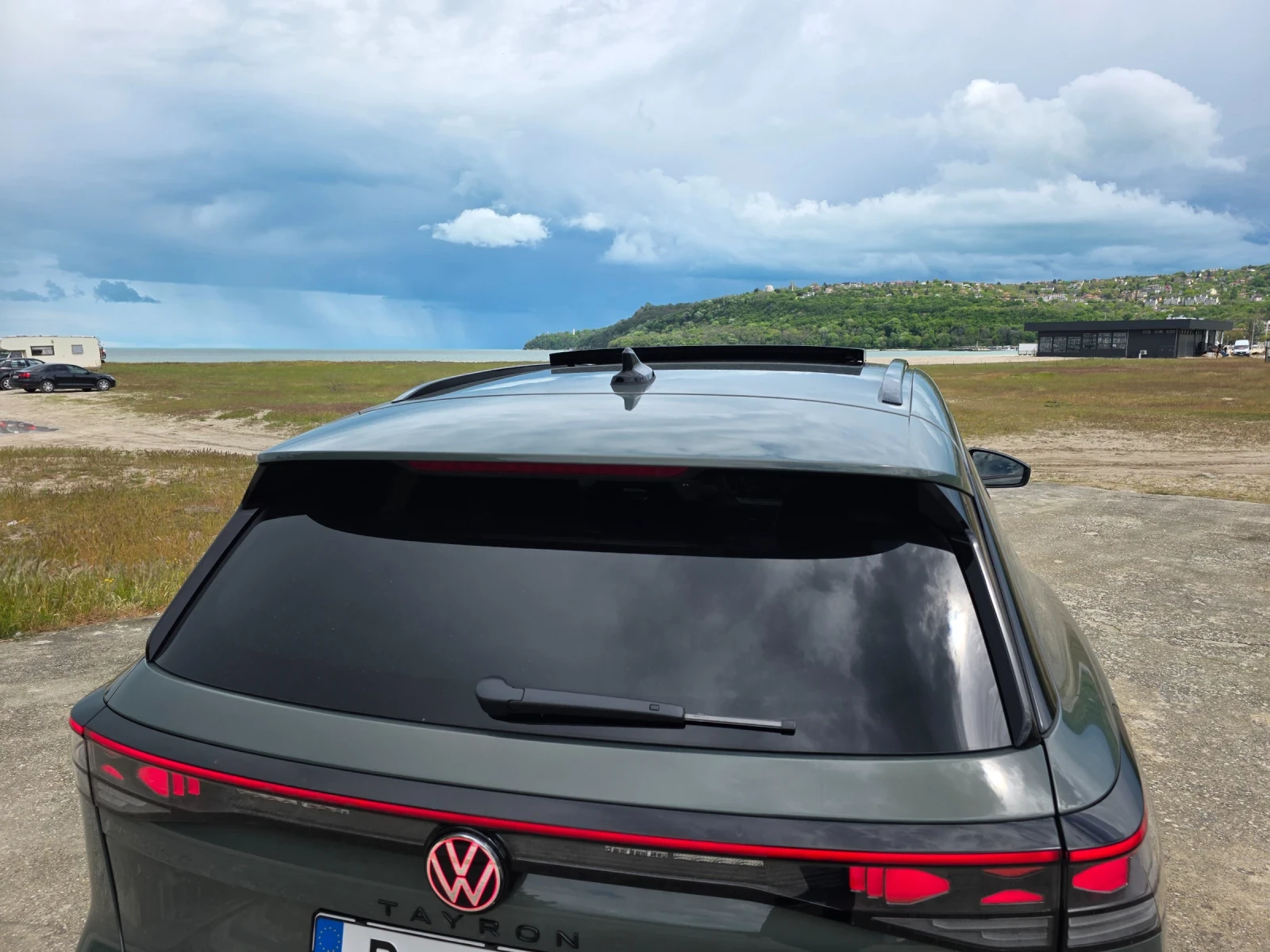VW Tayron 2.0 R-Line Plus 265hp Full Extras May 2031, снимка 10 - Автомобили и джипове - 56037466