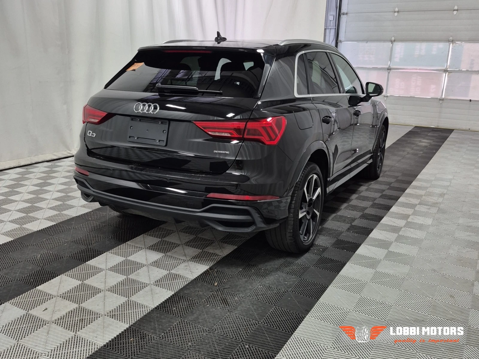 Audi Q3, снимка 3 - Автомобили и джипове - 56069753
