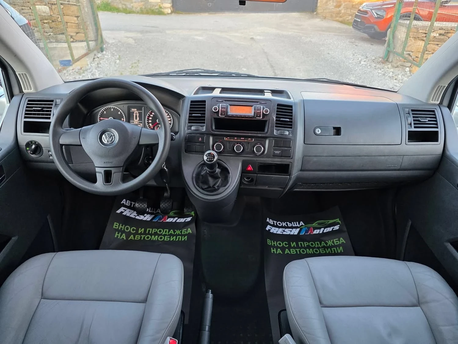 VW Caravelle 2.0TDI 140K.C. 4X4 / 6 СКОРОСТИ / 8 МЕСТА , снимка 6 - Бусове и автобуси - 54625291