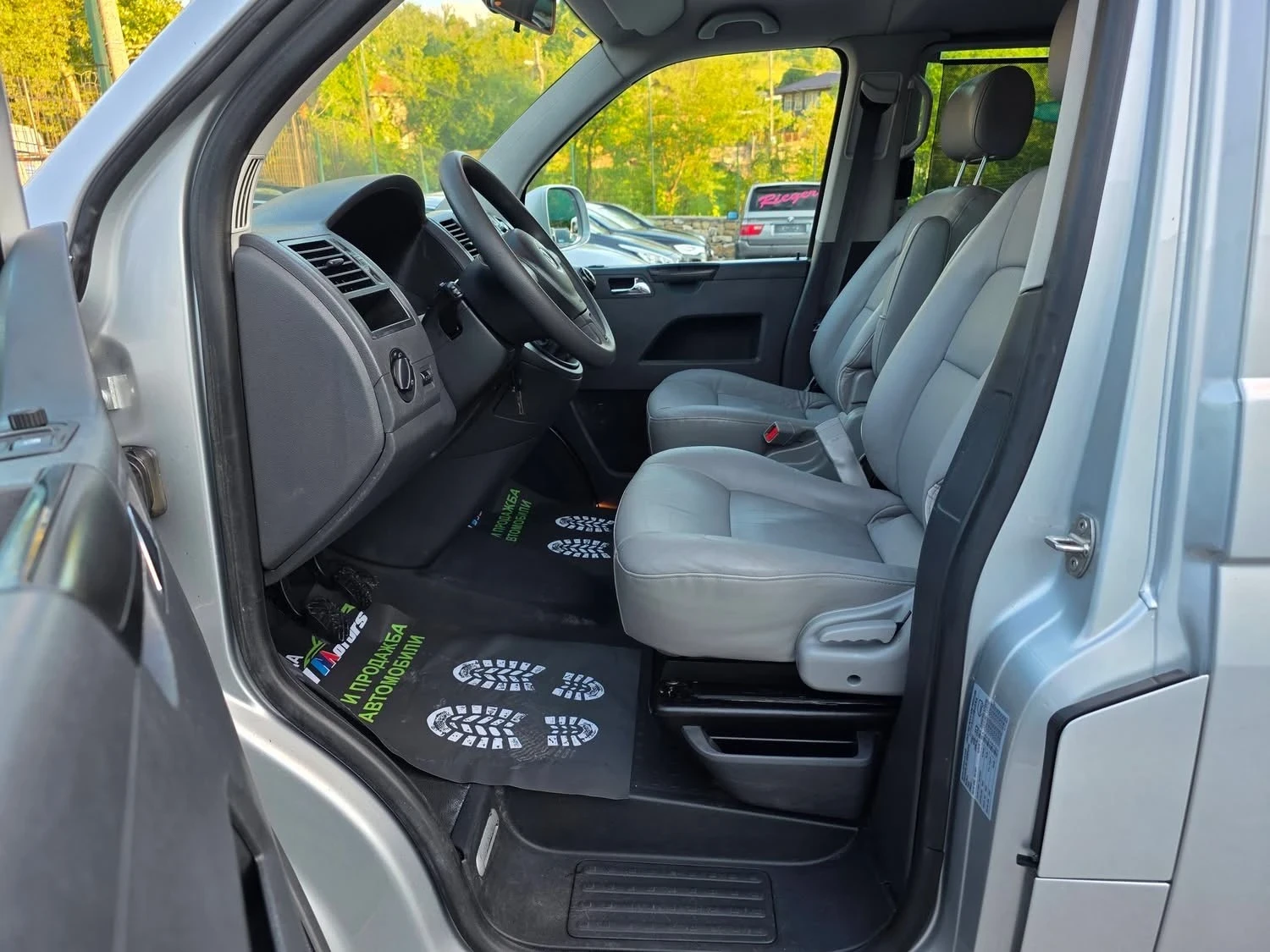 VW Caravelle 2.0TDI 140K.C. 4X4 / 6 СКОРОСТИ / 8 МЕСТА , снимка 7 - Бусове и автобуси - 54625291