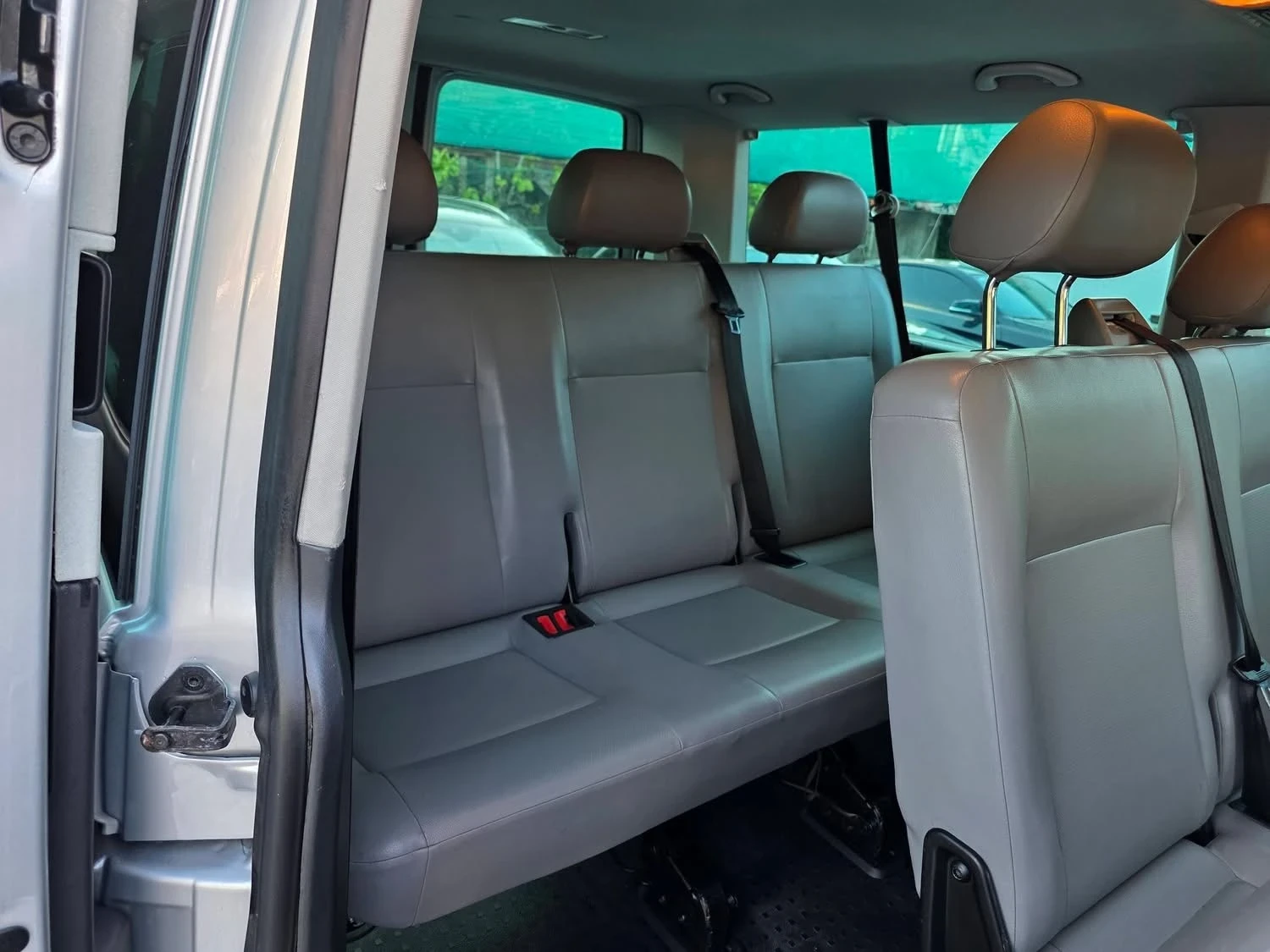 VW Caravelle 2.0TDI 140K.C. 4X4 / 6 СКОРОСТИ / 8 МЕСТА , снимка 9 - Бусове и автобуси - 54625291