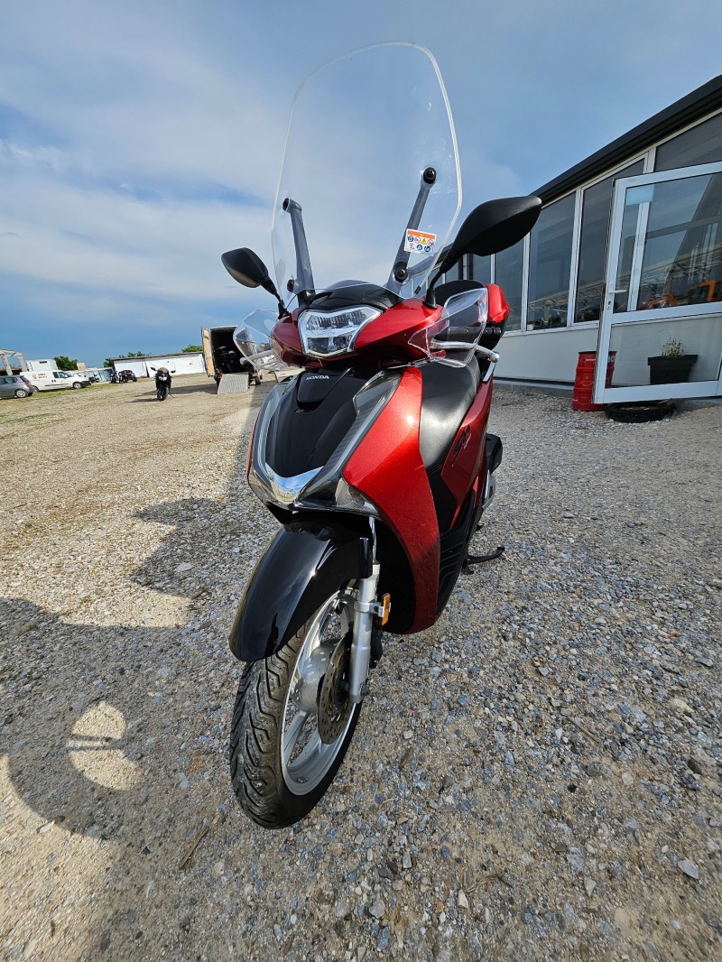 Honda Sh Лизинг Бартер, снимка 1 - Мотоциклети и мототехника - 41901658
