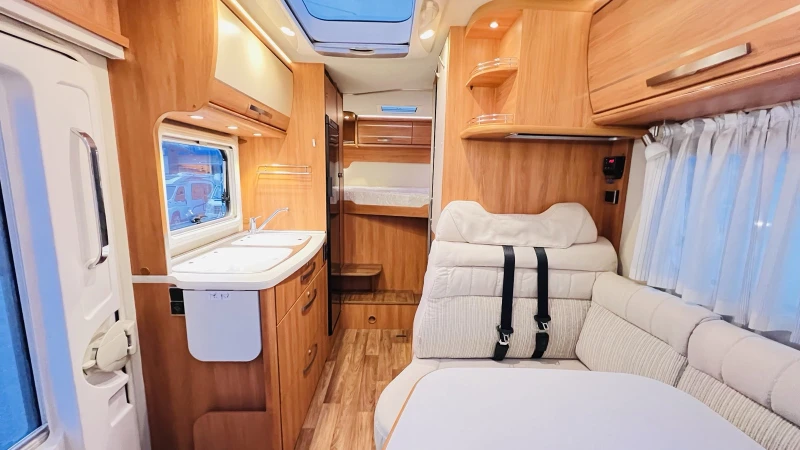 Кемпер HYMER / ERIBA  580 Автоматик, Солар, KЛИМАТИК WEBASTO, снимка 12 - Каравани и кемпери - 52311360