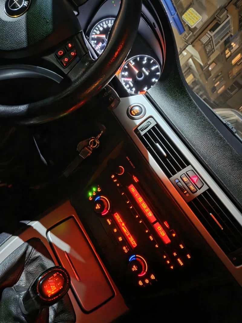 BMW 320 2.0d, снимка 15 - Автомобили и джипове - 52848983