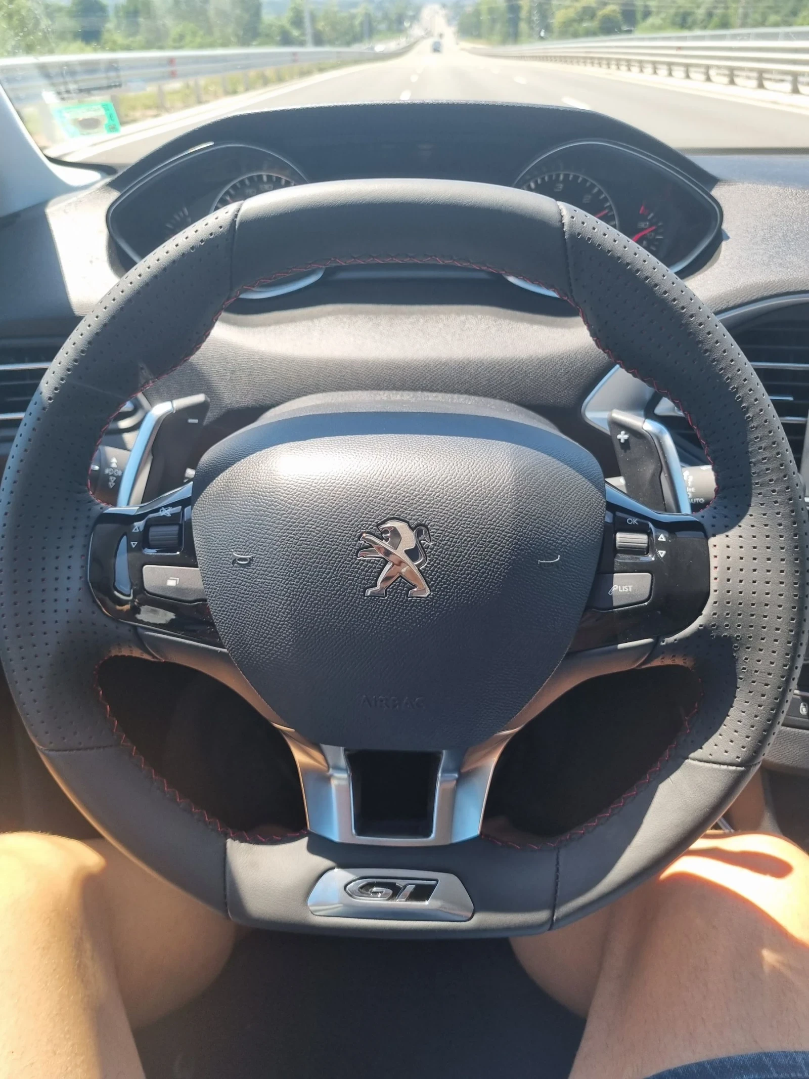 Peugeot 308 1.5 BlueHDI 130 S&S EAT8 Allure - изображение 7
