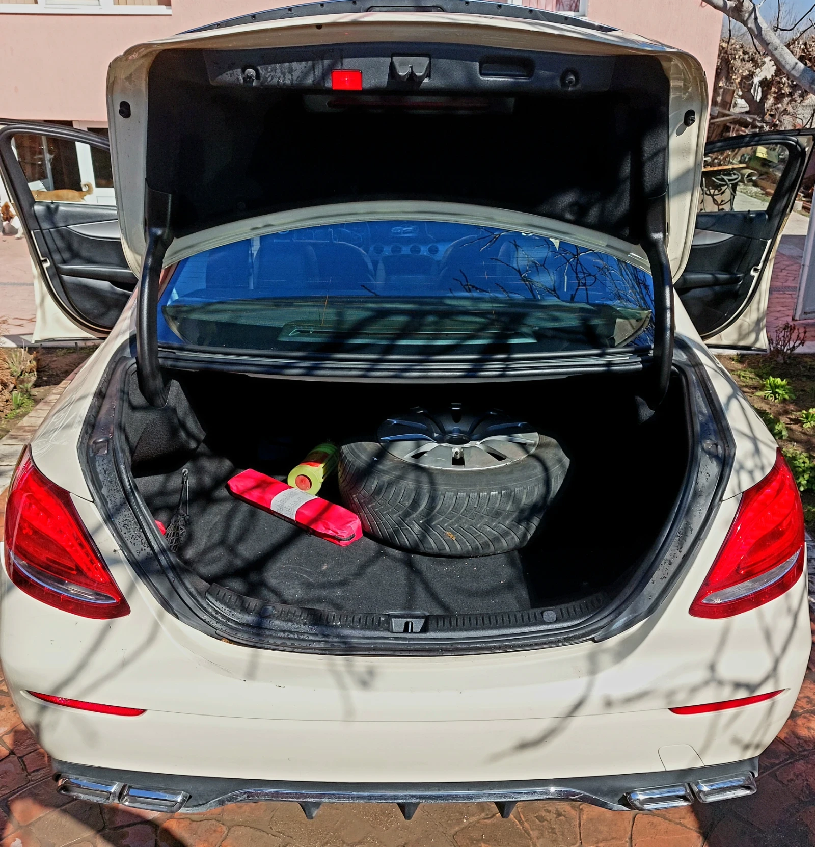Mercedes-Benz E 200  - изображение 9