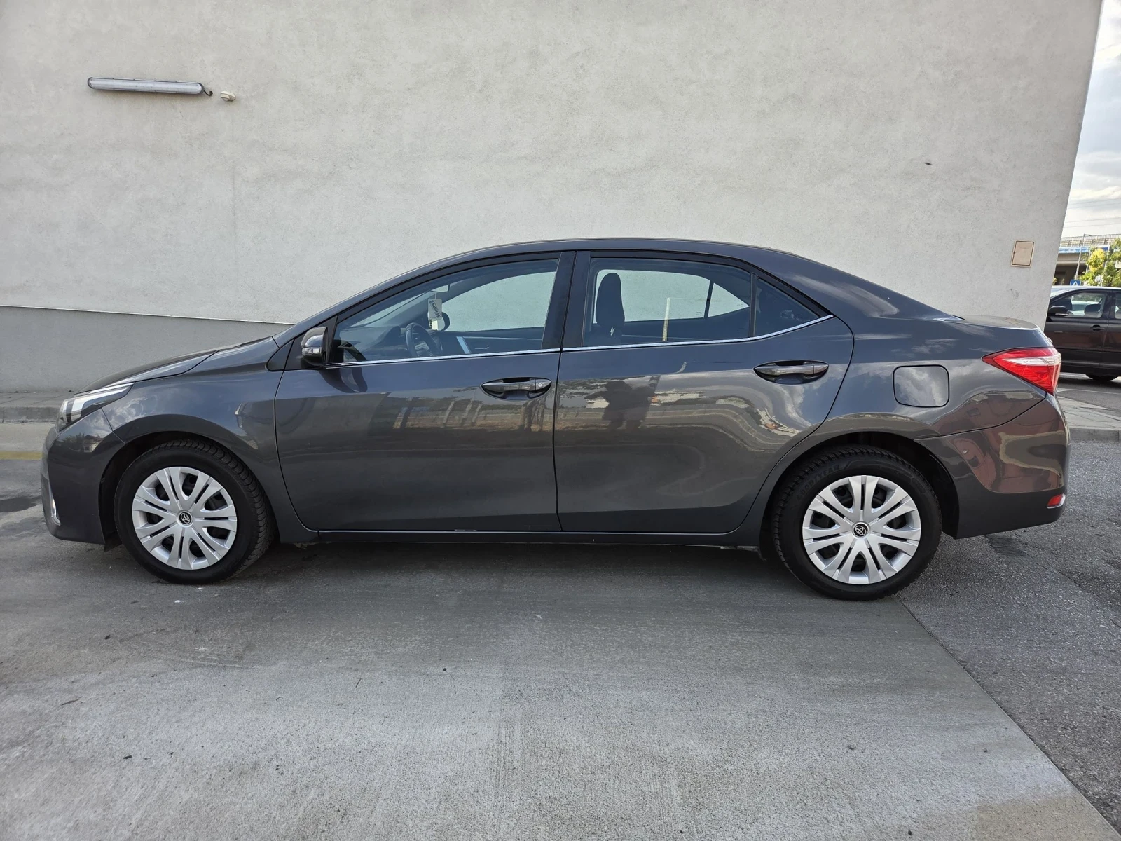 Toyota Corolla 1.3i /100kc| Безупречно Състояние | Камера| Wi-fi - изображение 7