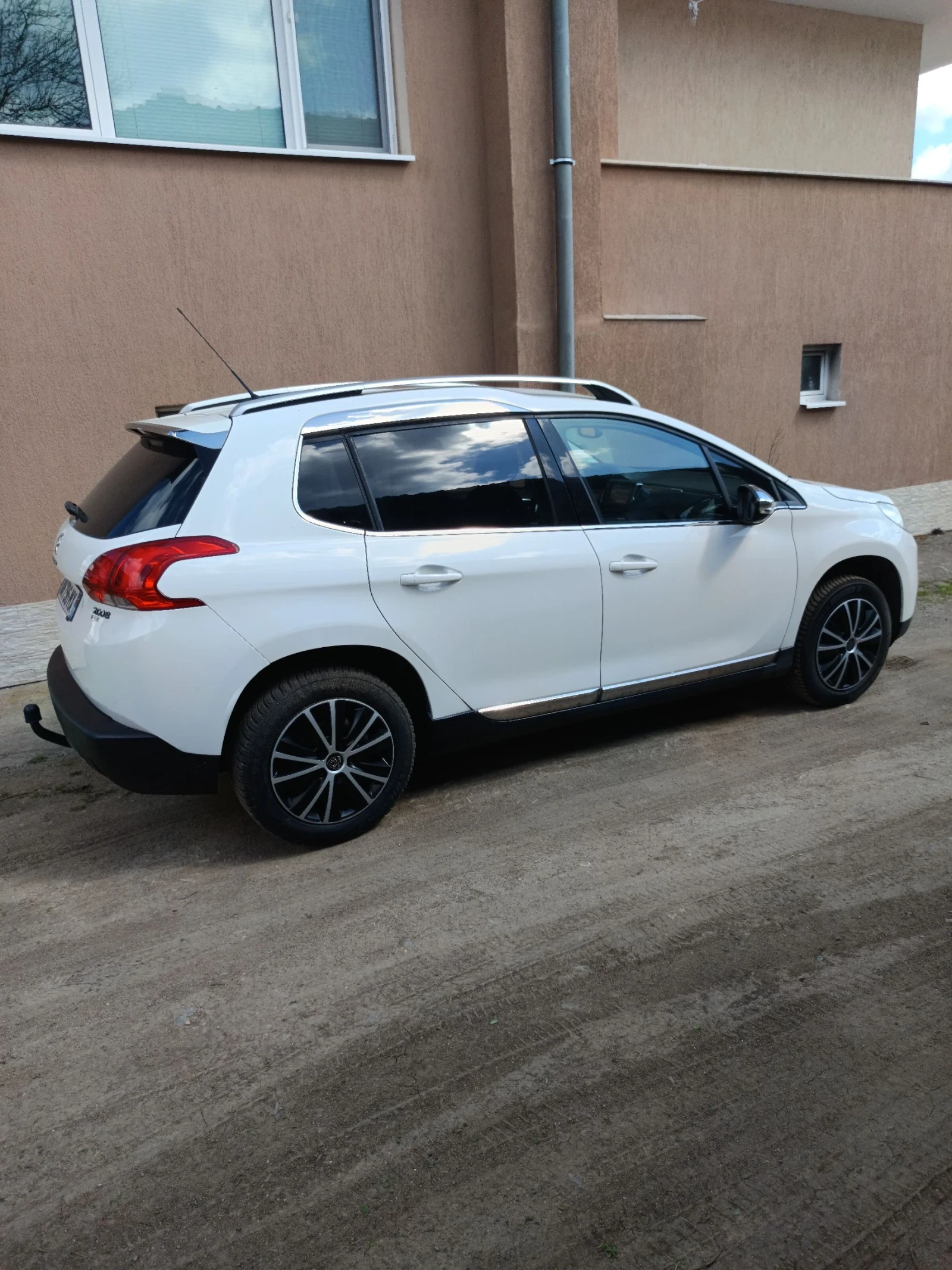 Peugeot 2008 1.6 eHdi, снимка 2 - Автомобили и джипове - 53777430