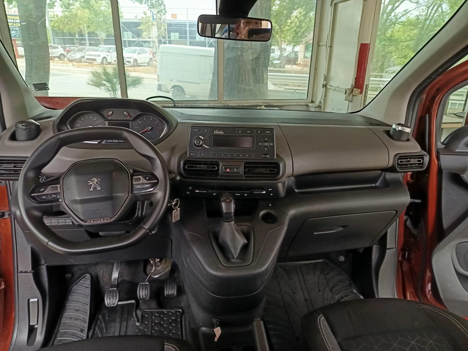 Peugeot Rifter, снимка 13 - Автомобили и джипове - 54486825