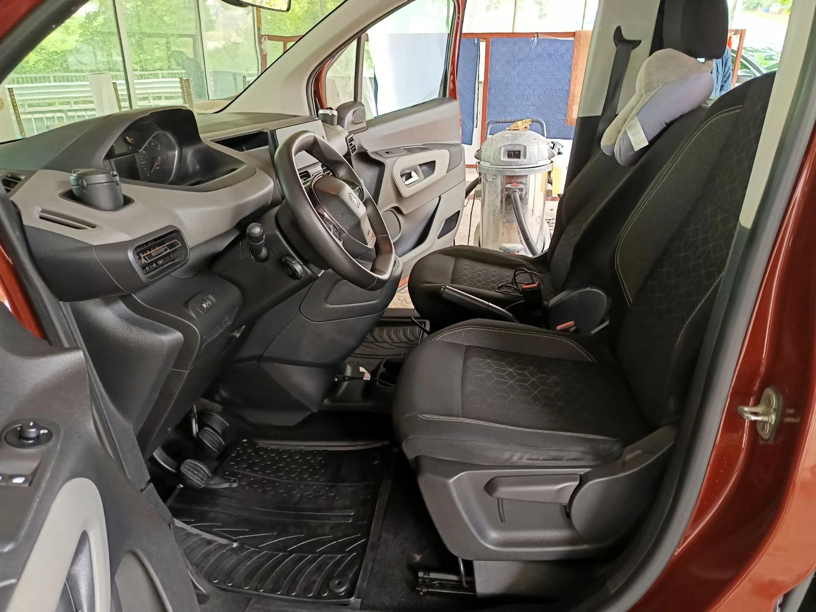 Peugeot Rifter, снимка 10 - Автомобили и джипове - 54486825