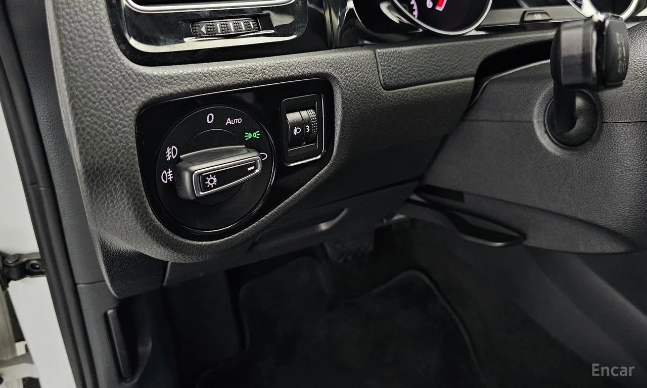 VW Golf * 1.6TDI* DSG* NAVI* ПОДГРЕВ* , снимка 12 - Автомобили и джипове - 54497445