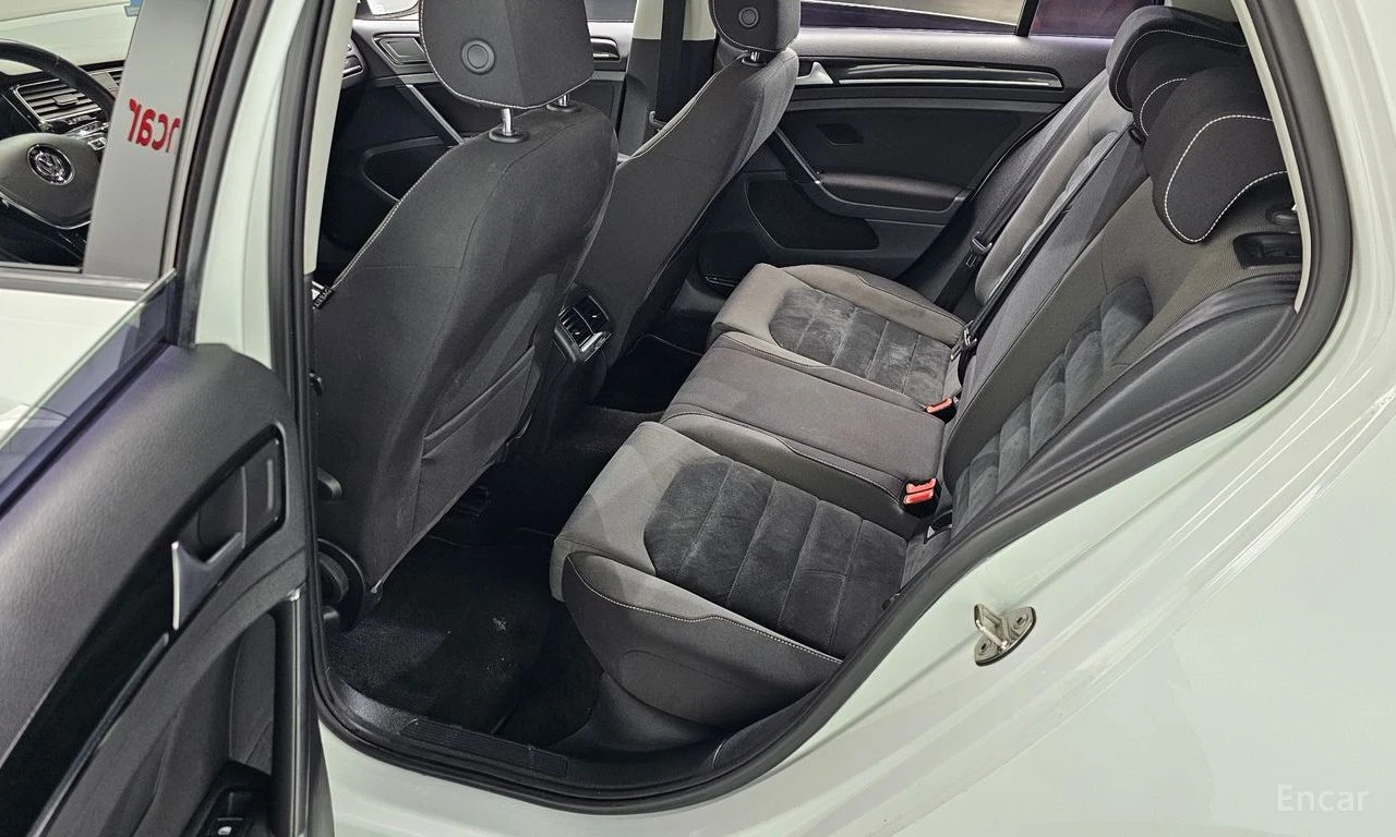 VW Golf * 1.6TDI* DSG* NAVI* ПОДГРЕВ* , снимка 11 - Автомобили и джипове - 54497445