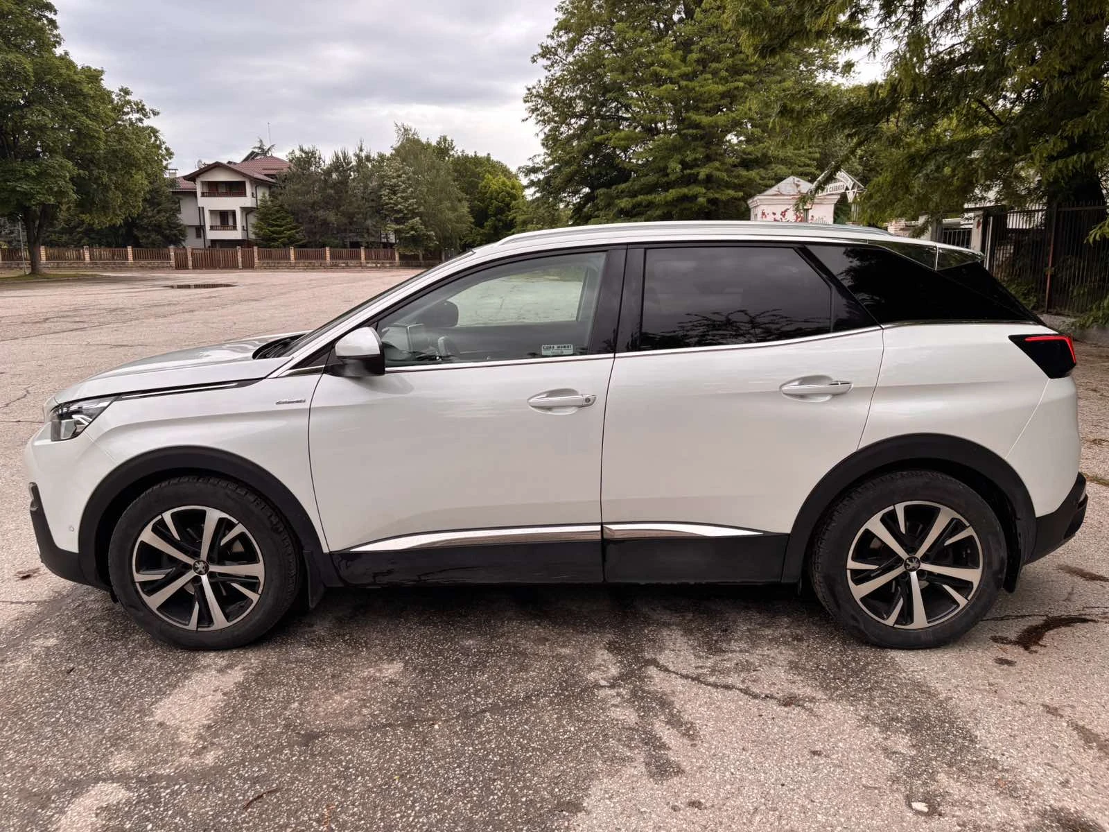 Peugeot 3008 NEW ALLURE 1.5 e-HDi 130 EAT8 EURO 6.2, снимка 2 - Автомобили и джипове - 54647209