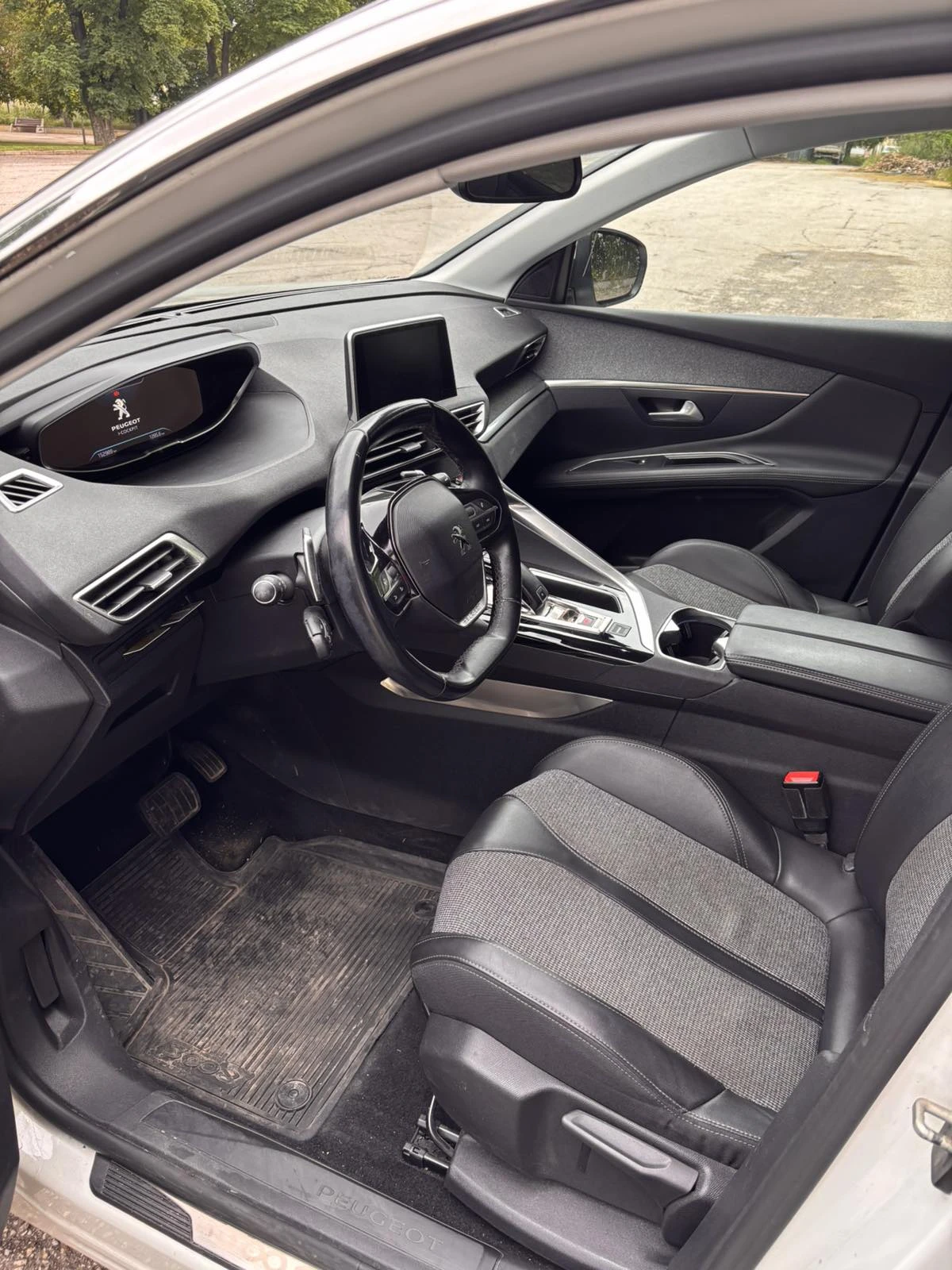 Peugeot 3008 NEW ALLURE 1.5 e-HDi 130 EAT8 EURO 6.2, снимка 6 - Автомобили и джипове - 54647209