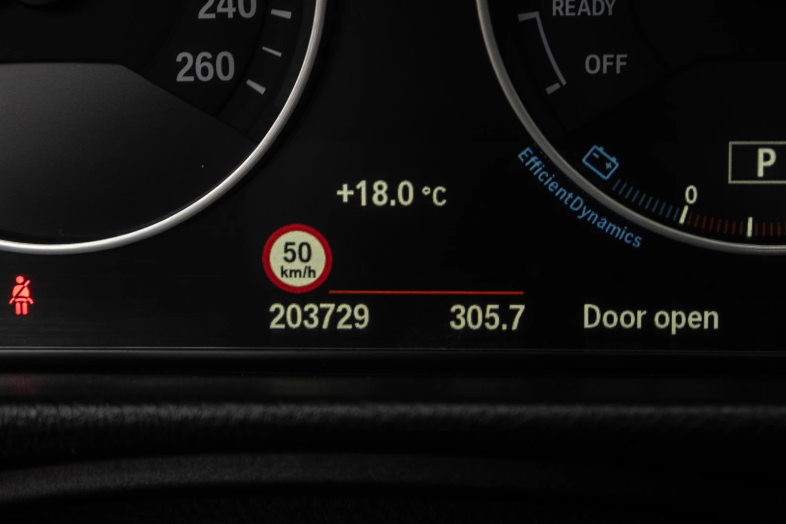 BMW 320 d Xdrive M performance, снимка 14 - Автомобили и джипове - 54693237
