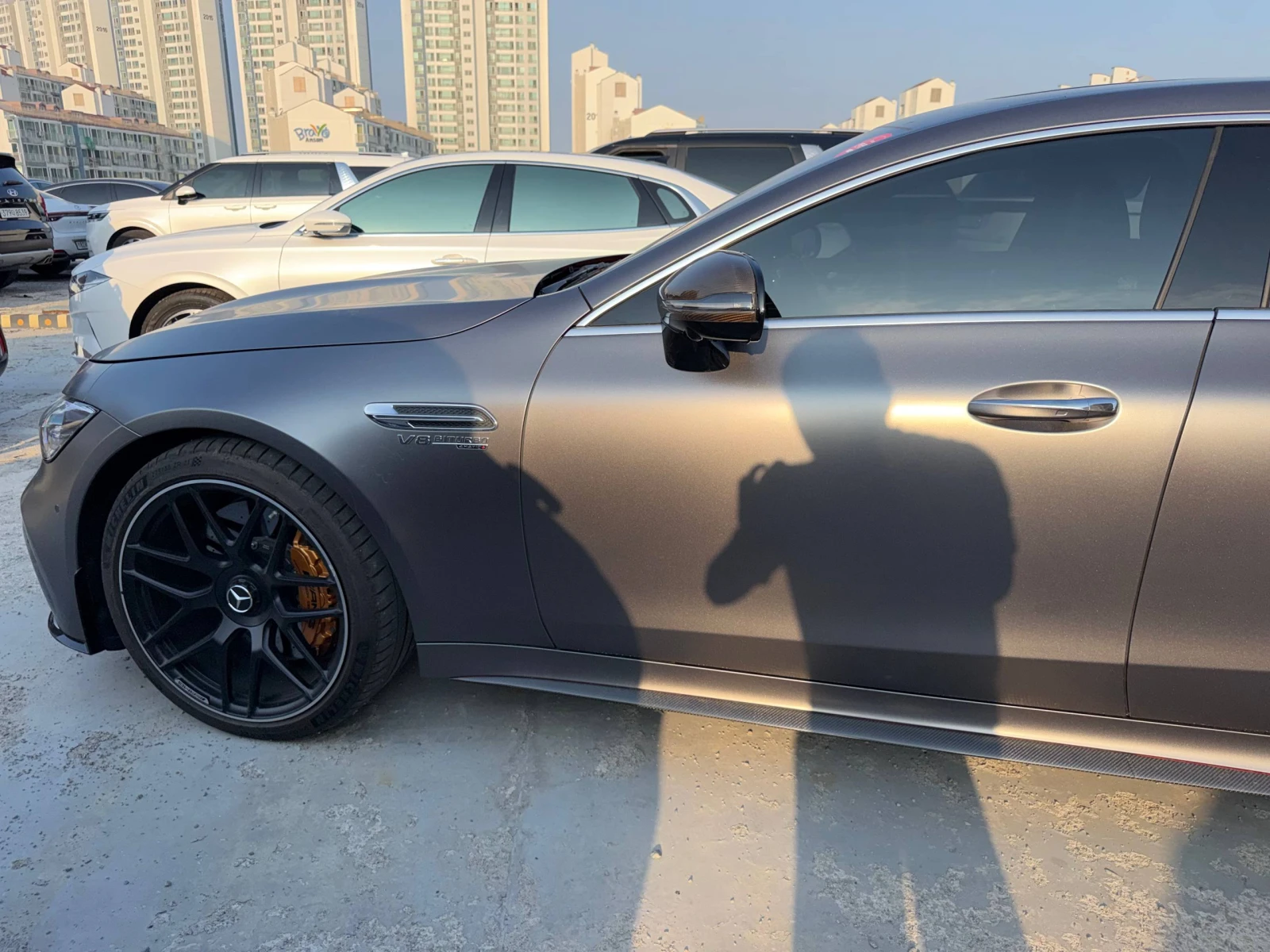 Mercedes-Benz GT AMG 63S | SATIN DELIGHT GRAY, снимка 5 - Автомобили и джипове - 55113985