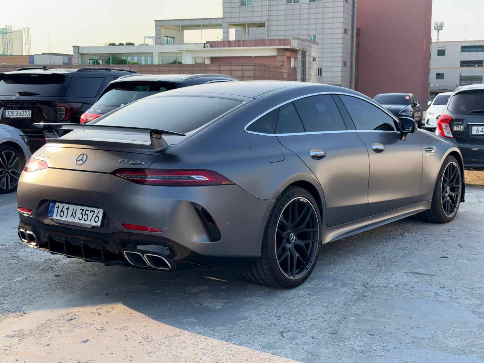 Mercedes-Benz GT AMG 63S | SATIN DELIGHT GRAY, снимка 9 - Автомобили и джипове - 55113985