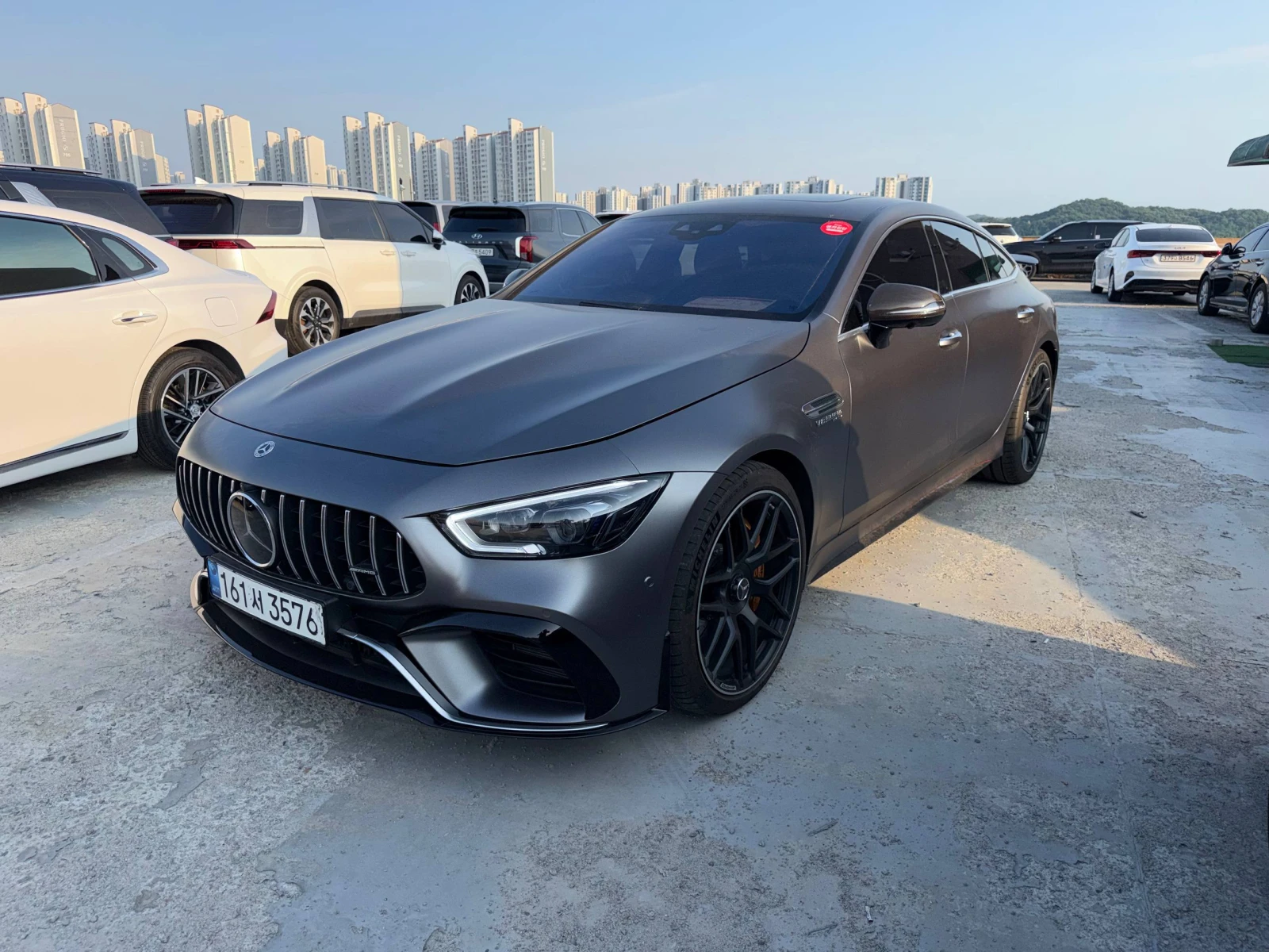Mercedes-Benz GT AMG 63S | SATIN DELIGHT GRAY, снимка 2 - Автомобили и джипове - 55113985