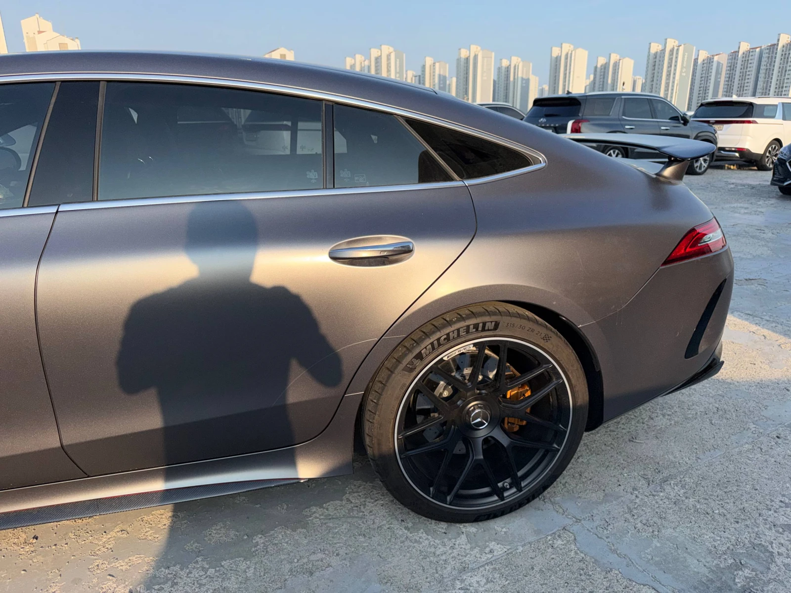 Mercedes-Benz GT AMG 63S | SATIN DELIGHT GRAY, снимка 6 - Автомобили и джипове - 55113985