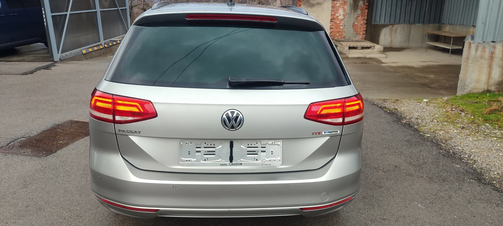 VW Passat 1.6 TDI Bluemotion, снимка 4 - Автомобили и джипове - 55506539