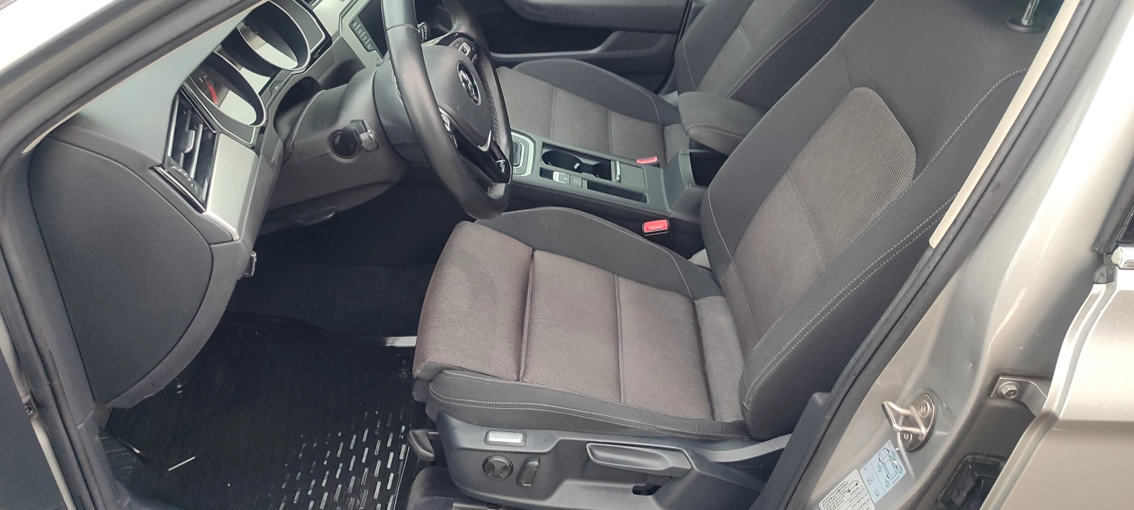 VW Passat 1.6 TDI Bluemotion, снимка 9 - Автомобили и джипове - 55506539
