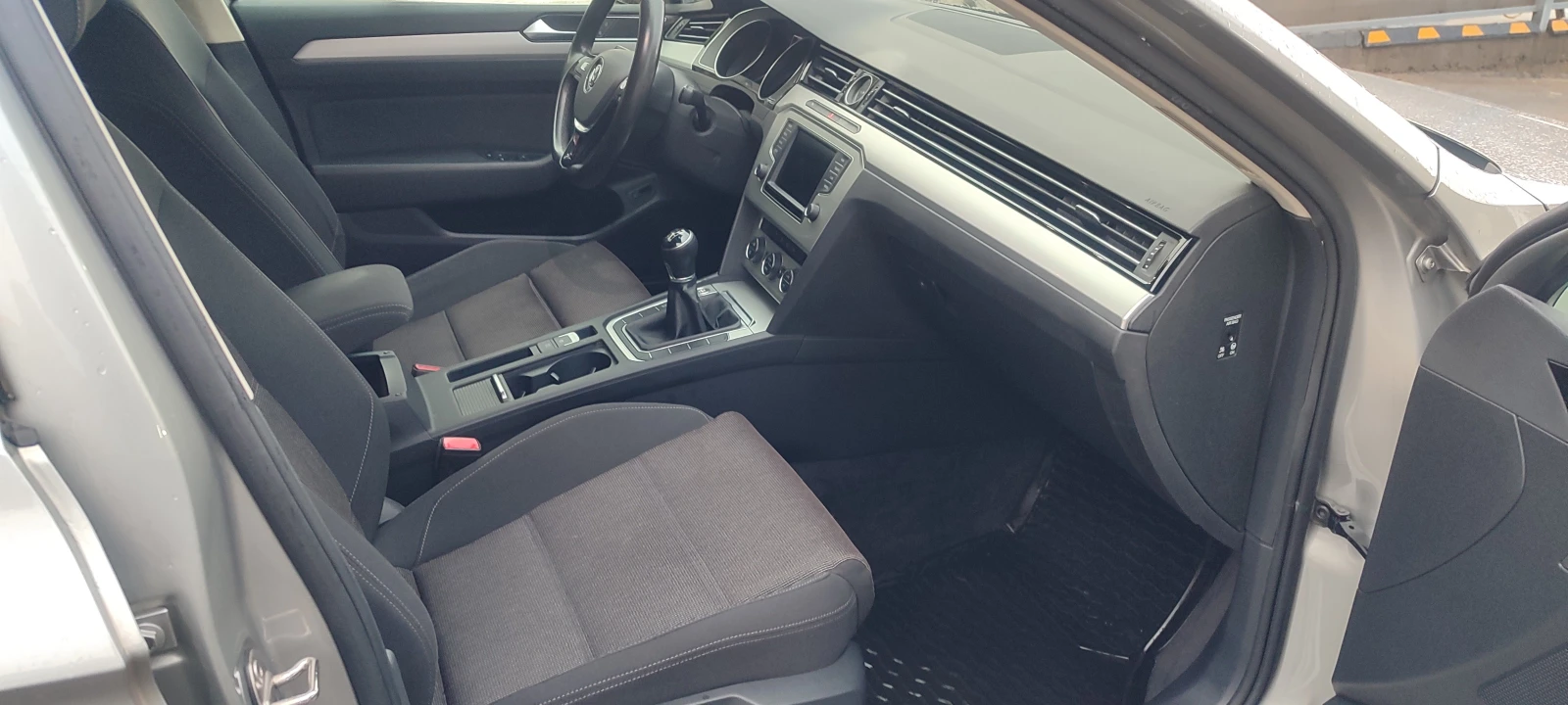 VW Passat 1.6 TDI Bluemotion, снимка 10 - Автомобили и джипове - 55506539