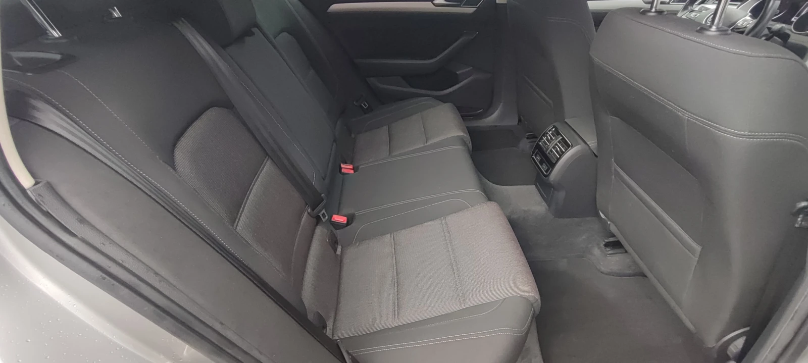 VW Passat 1.6 TDI Bluemotion, снимка 13 - Автомобили и джипове - 55506539