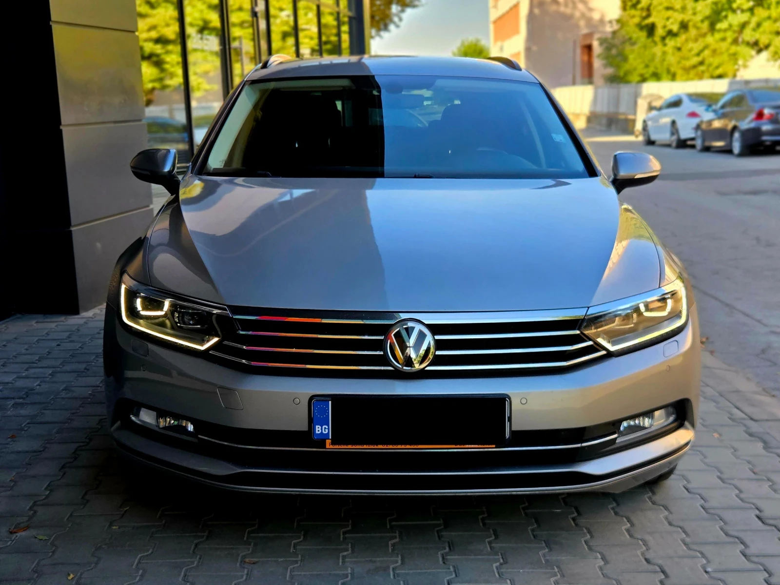 VW Passat 2.0TDI DSG * Matrix LED* Distronic* Напълно обслуж, снимка 2 - Автомобили и джипове - 55838530