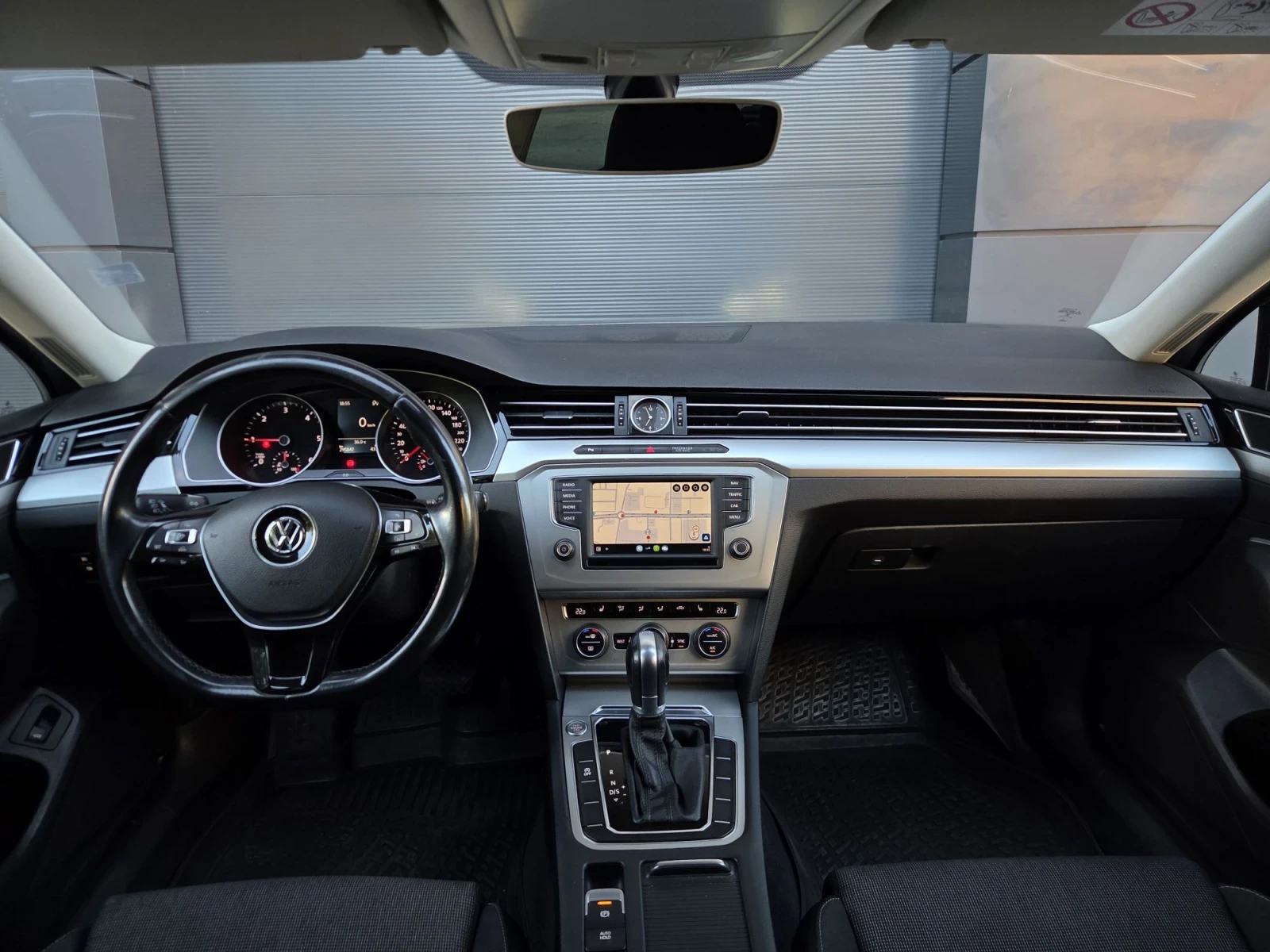 VW Passat 2.0TDI DSG * Matrix LED* Distronic* Напълно обслуж, снимка 7 - Автомобили и джипове - 55838530