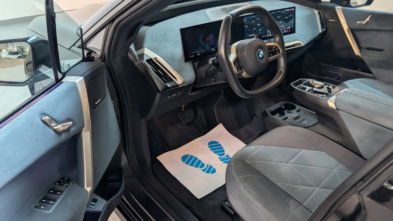BMW iX 50/523HP/SPORT/PANO/360/SOFT/LASER/ACC/855z, снимка 10 - Автомобили и джипове - 55936881