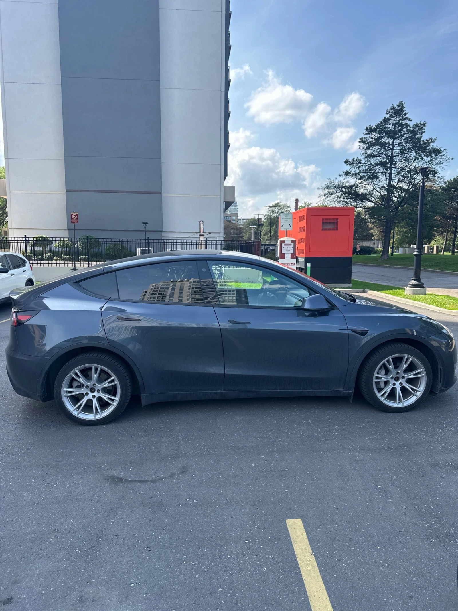 Tesla Model Y Long Range * CARFAX * АВТОКРЕДИТ * , снимка 14 - Автомобили и джипове - 56096573