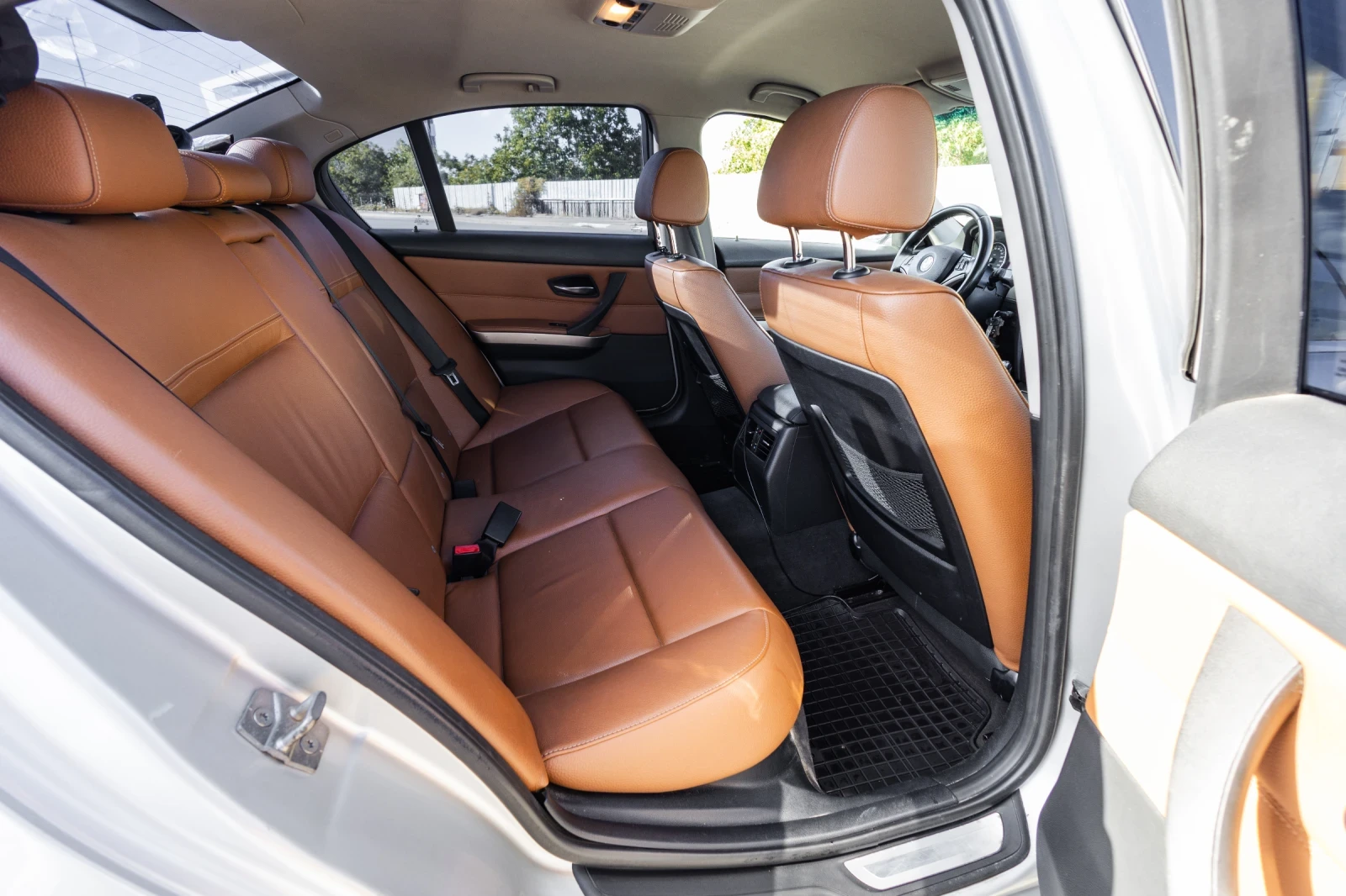 BMW 330 X-drive, снимка 10 - Автомобили и джипове - 56139065
