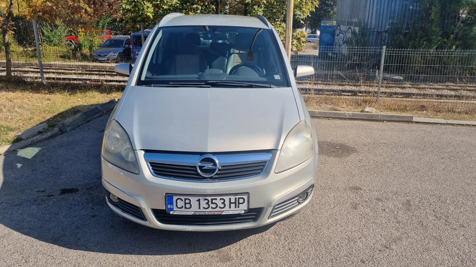 Opel Zafira B, снимка 3 - Автомобили и джипове - 56596070