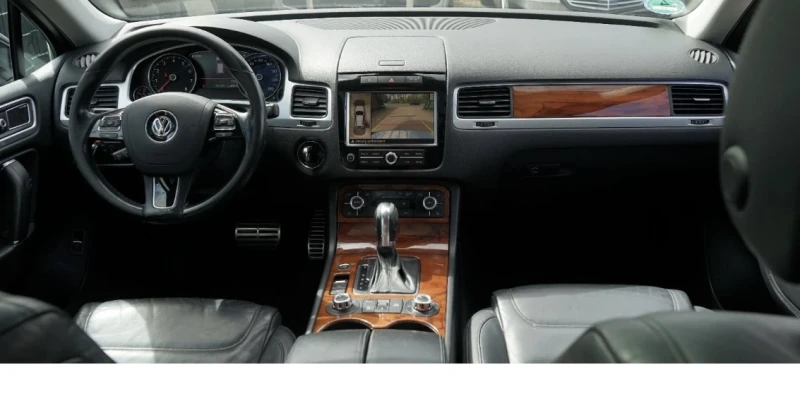 VW Touareg, снимка 3 - Автомобили и джипове - 52340350