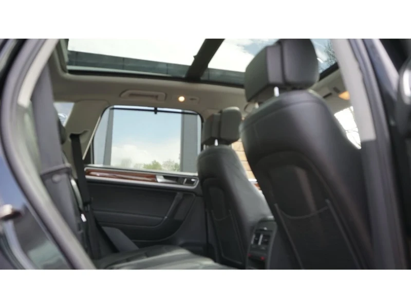 VW Touareg, снимка 8 - Автомобили и джипове - 52340350
