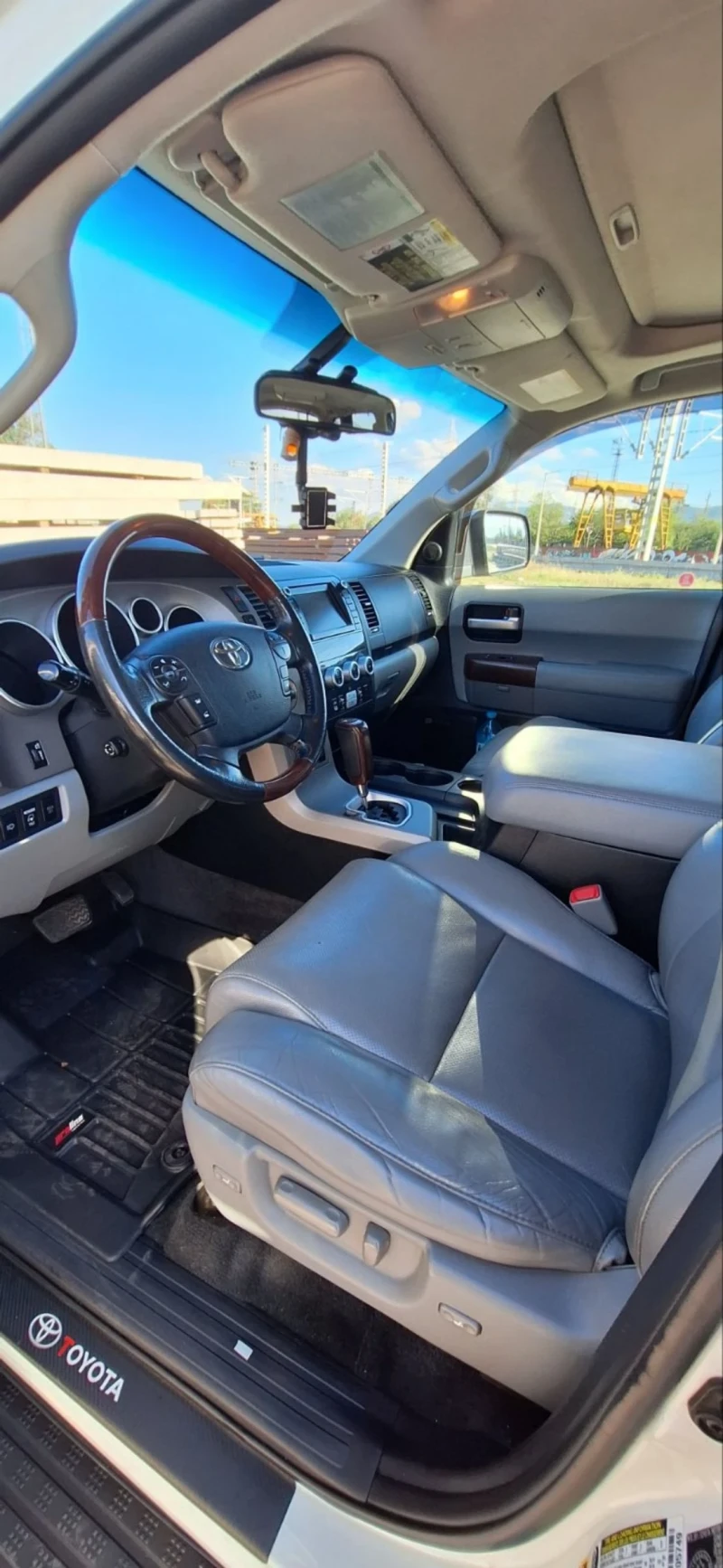 Toyota Sequoia 5.7 v8 inforce Platinum, снимка 6 - Автомобили и джипове - 53403758