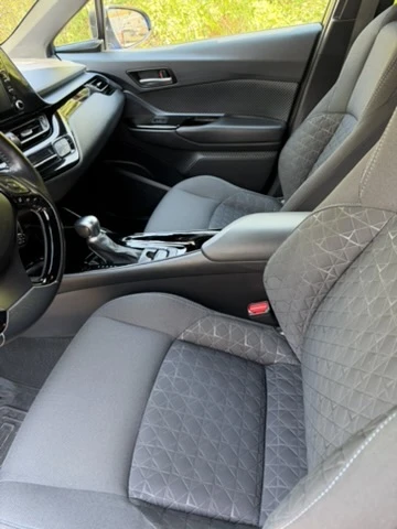 Toyota C-HR, снимка 8 - Автомобили и джипове - 55771321