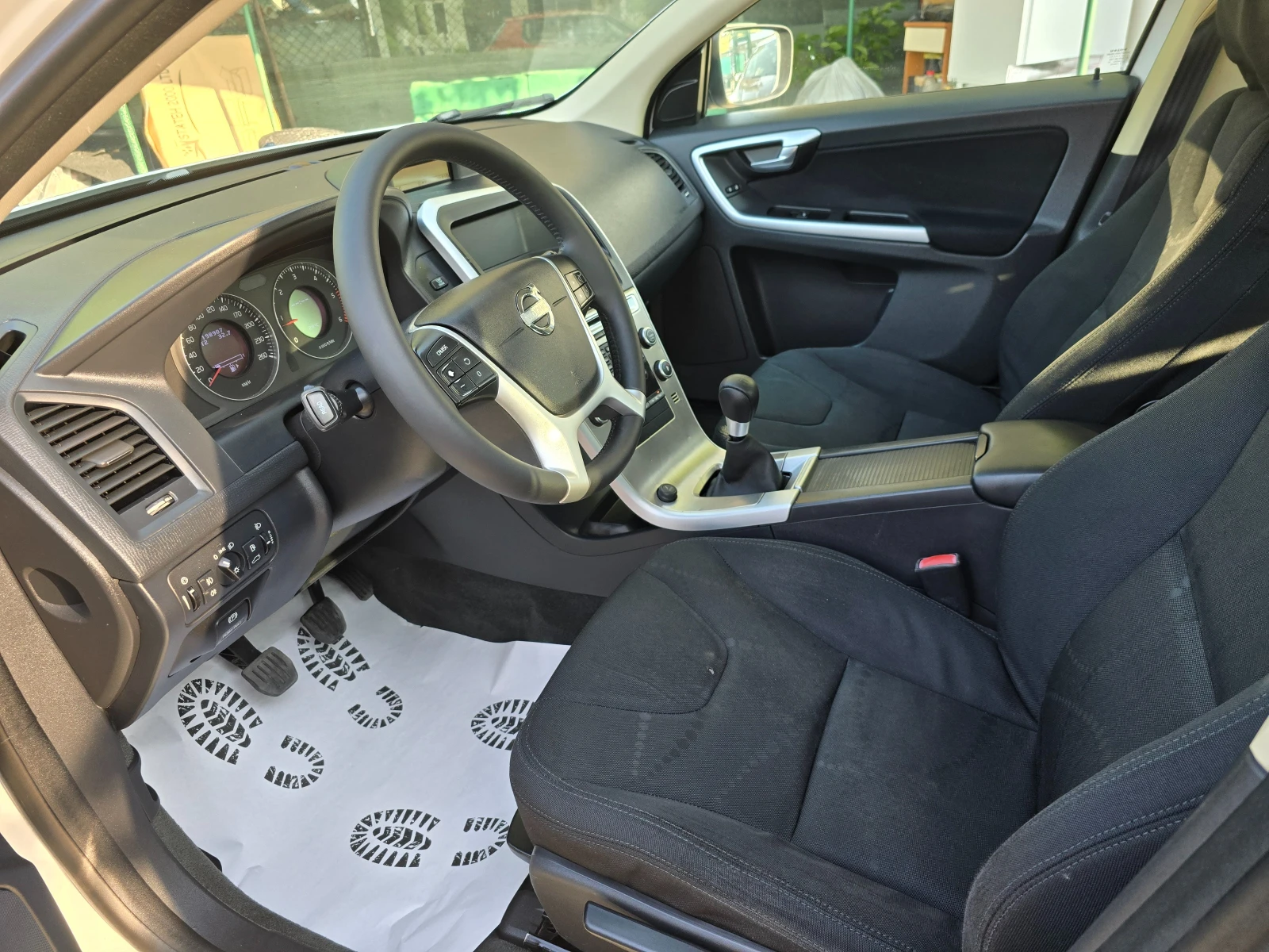 Volvo XC60 2.4D-D5 - изображение 7