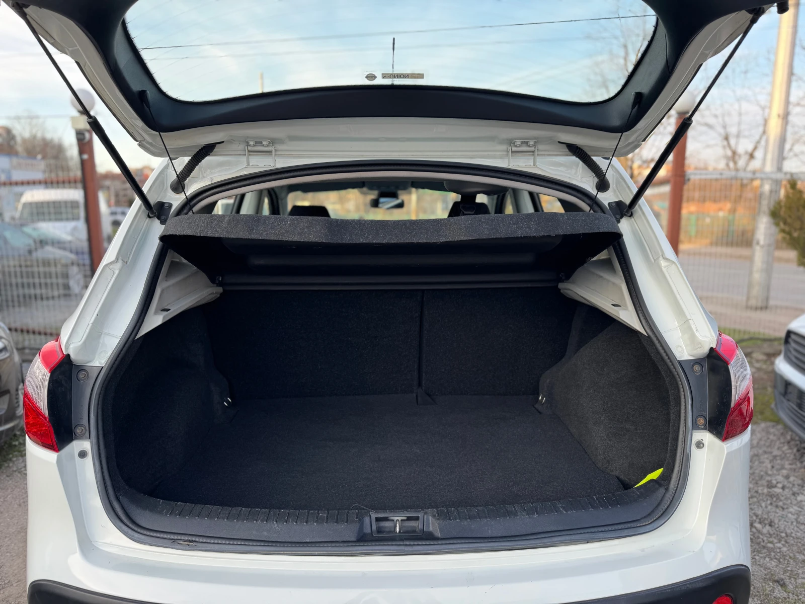 Nissan Qashqai 1.5DCI * FaceLift* KLIMATRONIK, снимка 11 - Автомобили и джипове - 53776661