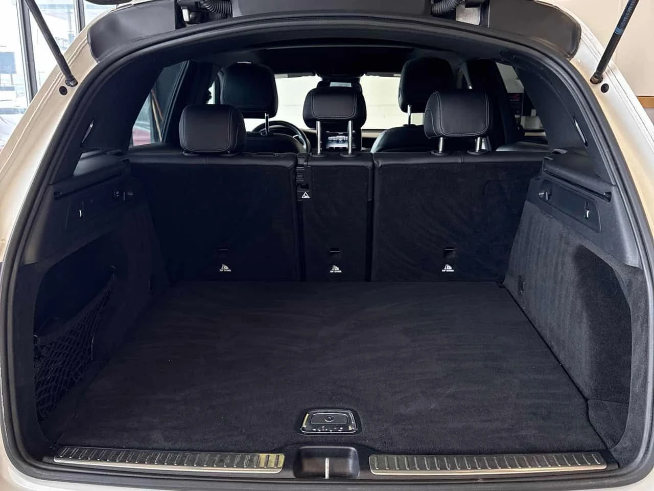 Mercedes-Benz GLC 300 /ПАНОРАМА/360/ПРЕДСТАВИТЕЛСТВО НА MERCEDES, снимка 17 - Автомобили и джипове - 54335426