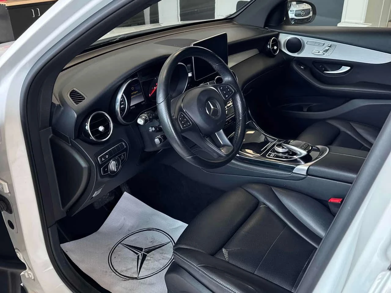 Mercedes-Benz GLC 300 /ПАНОРАМА/360/ПРЕДСТАВИТЕЛСТВО НА MERCEDES, снимка 7 - Автомобили и джипове - 54335426