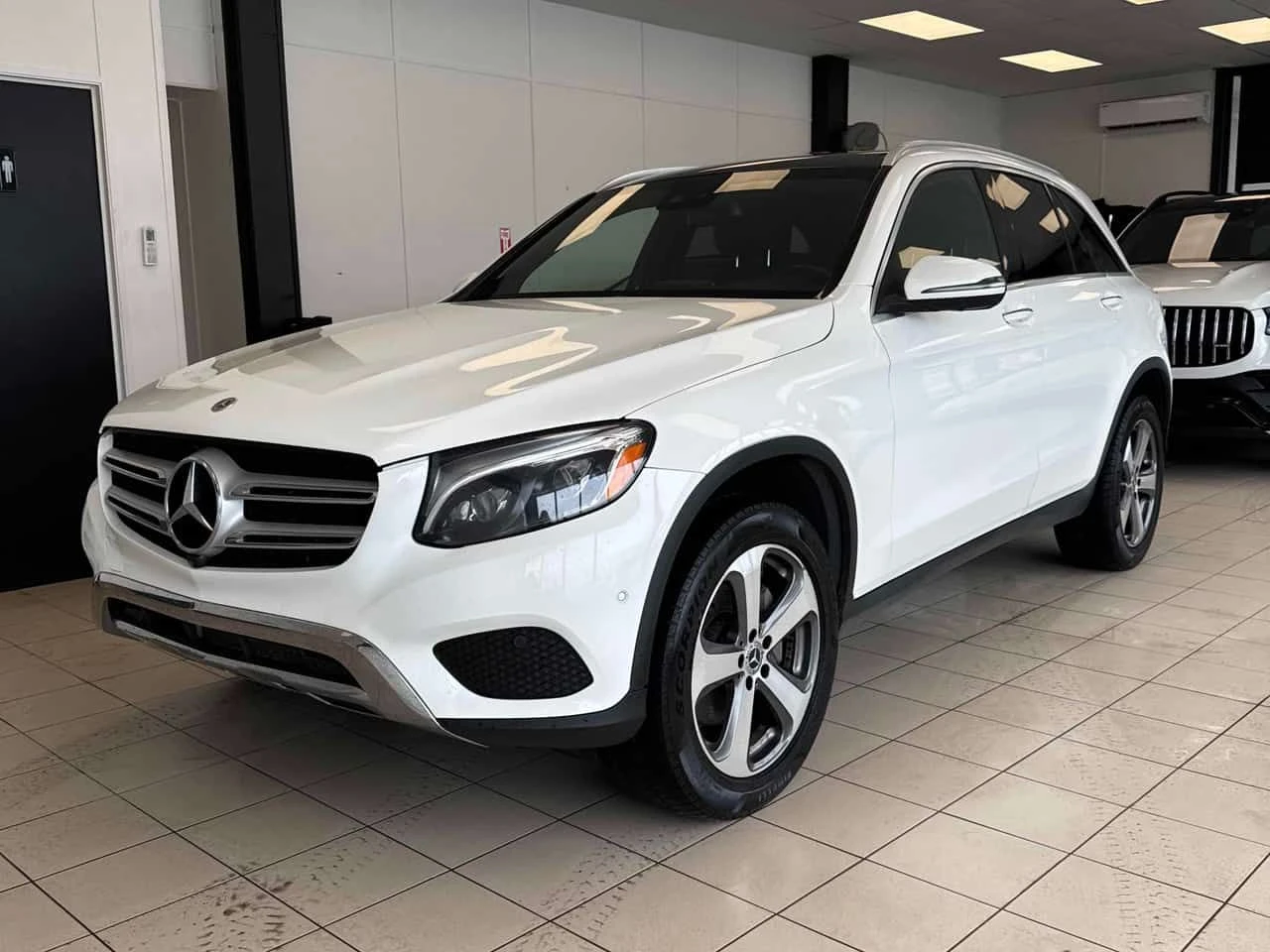 Mercedes-Benz GLC 300 /ПАНОРАМА/360/ПРЕДСТАВИТЕЛСТВО НА MERCEDES