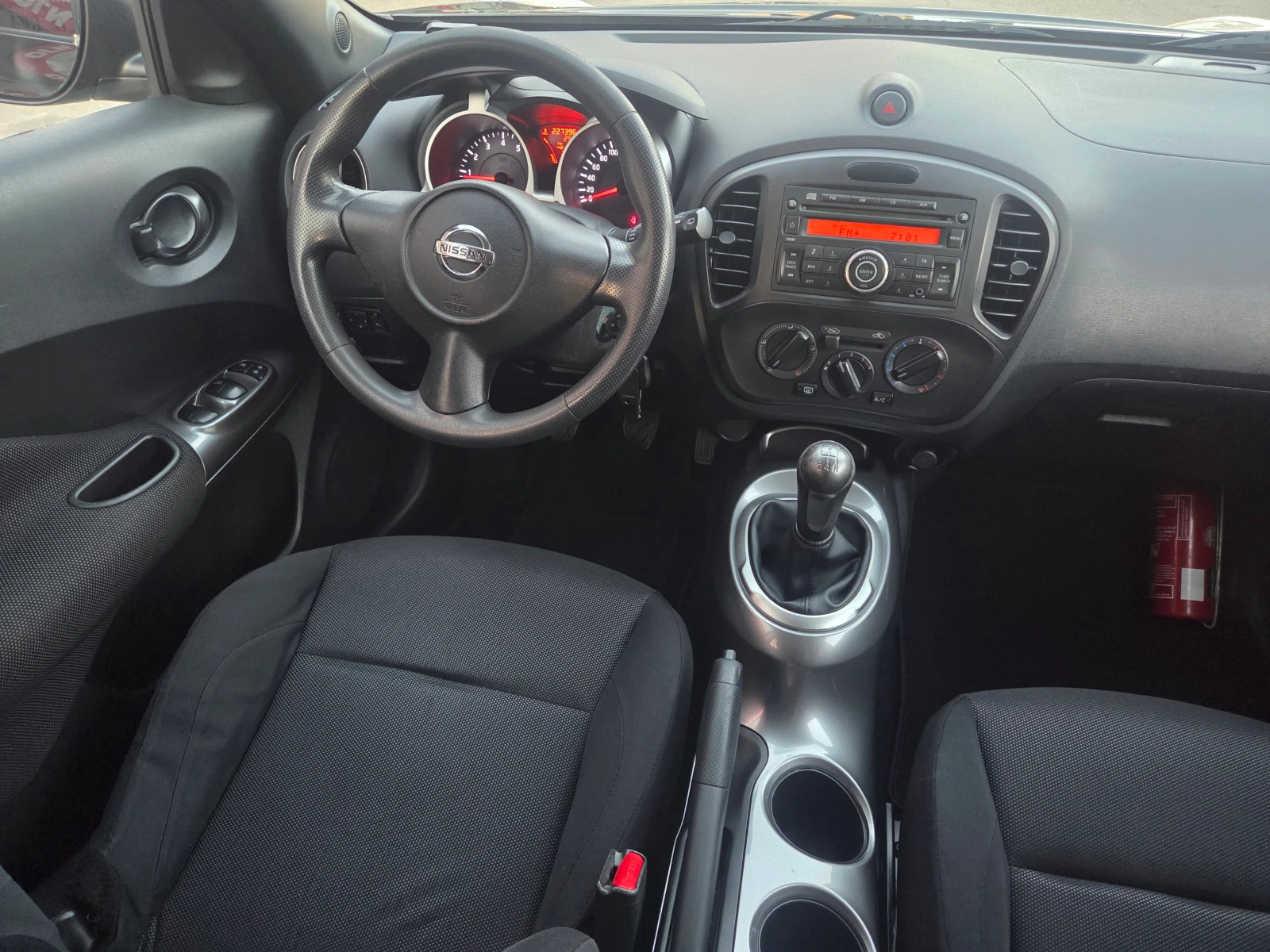 Nissan Juke 1.6i (117 Hp) Visia, снимка 13 - Автомобили и джипове - 56070291