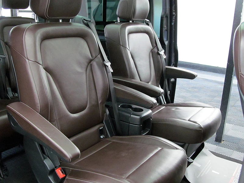Mercedes-Benz V 250 PANORAMA/360-Kamera/Burmaster/ТОП СЪСТОЯНИЕ ЛИЗИНГ, снимка 9 - Бусове и автобуси - 51580878