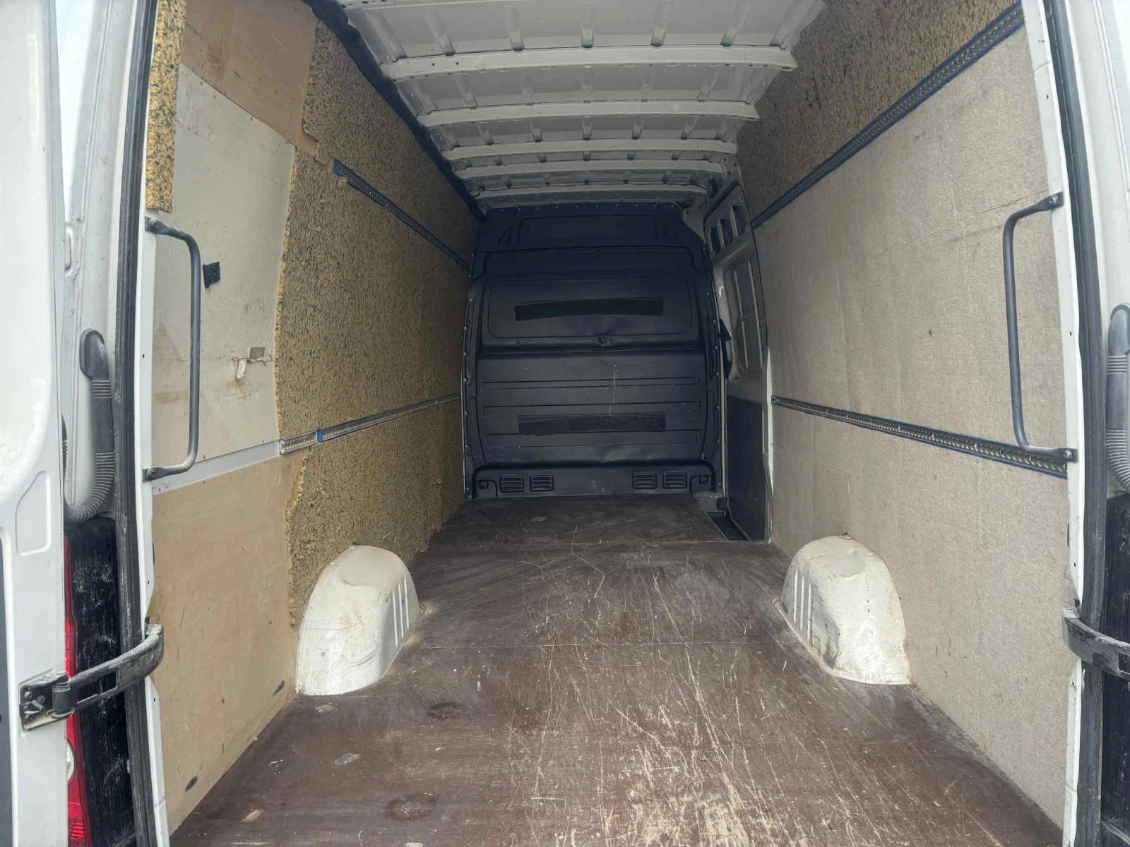 VW Crafter 2.5TDI 136К.С. MAXI КЛИМА ТЕМПОМАТ РЕАЛНИ КМ - изображение 7