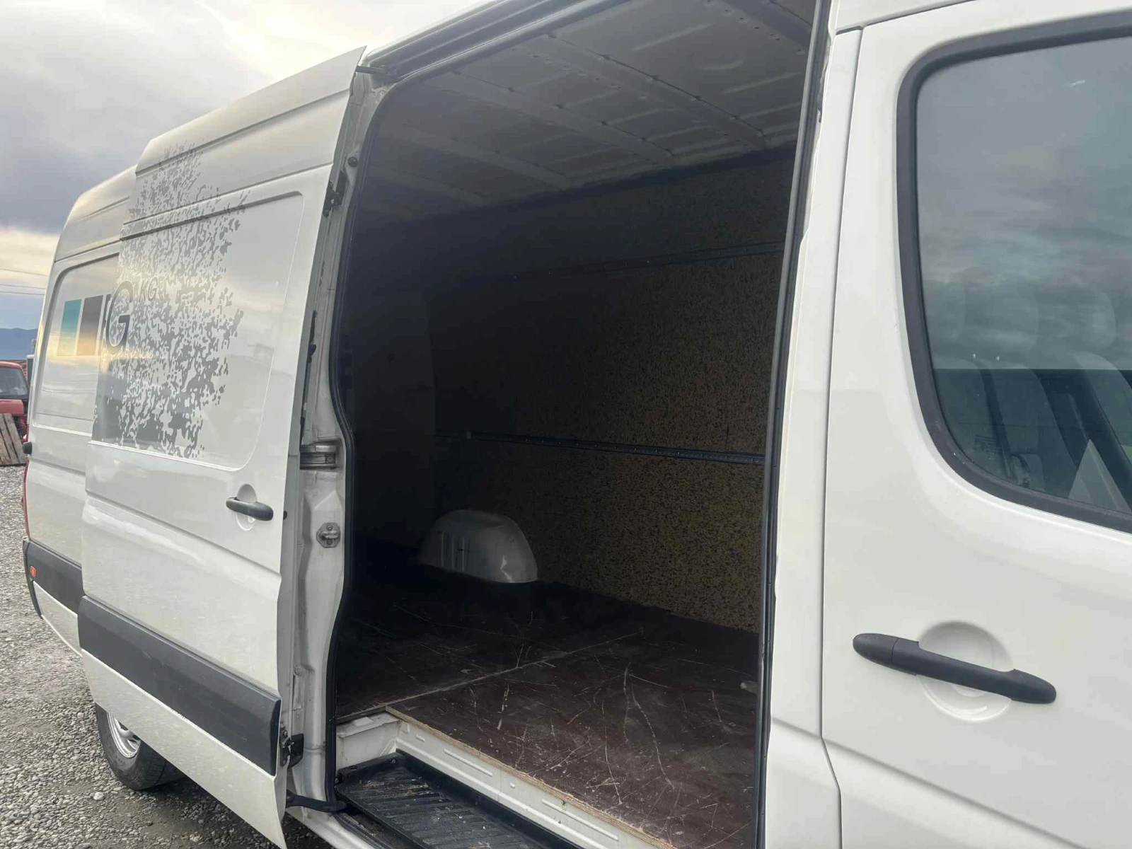 VW Crafter 2.5TDI 136К.С. MAXI КЛИМА ТЕМПОМАТ РЕАЛНИ КМ - изображение 9