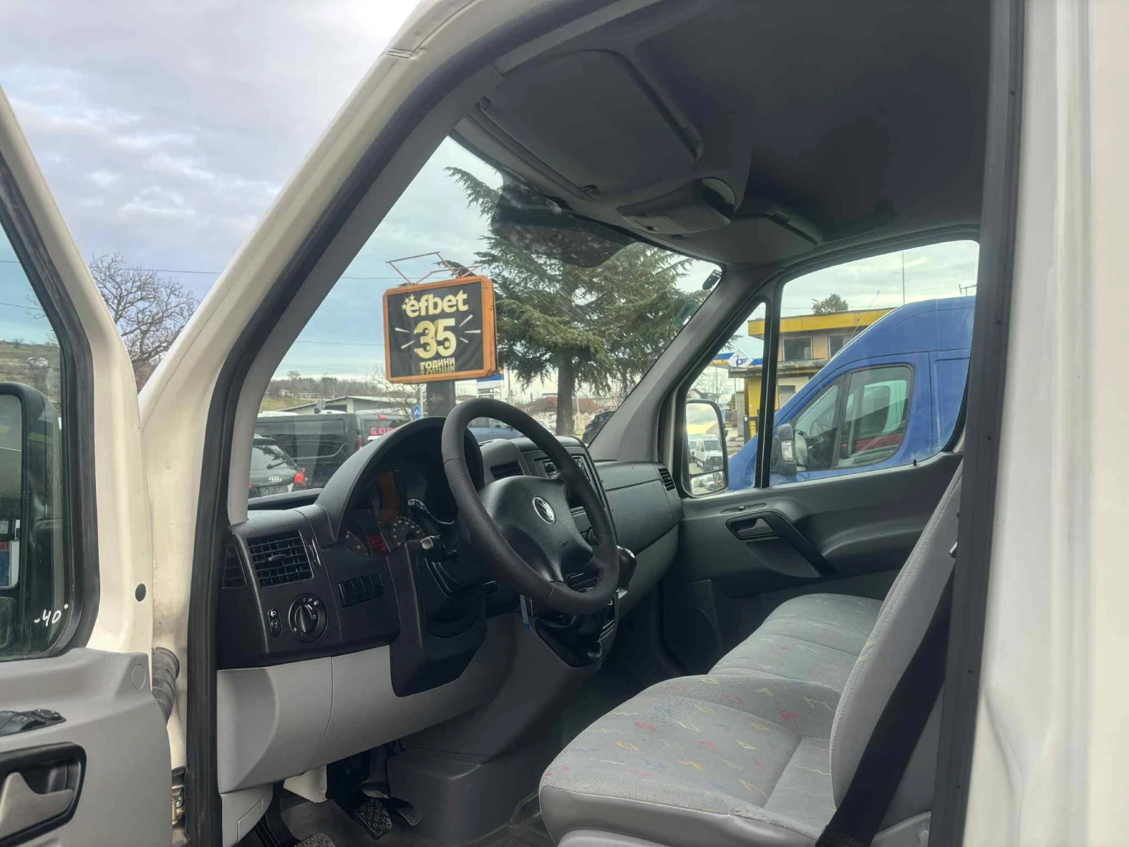 VW Crafter 2.5TDI 136К.С. MAXI КЛИМА ТЕМПОМАТ РЕАЛНИ КМ - изображение 10