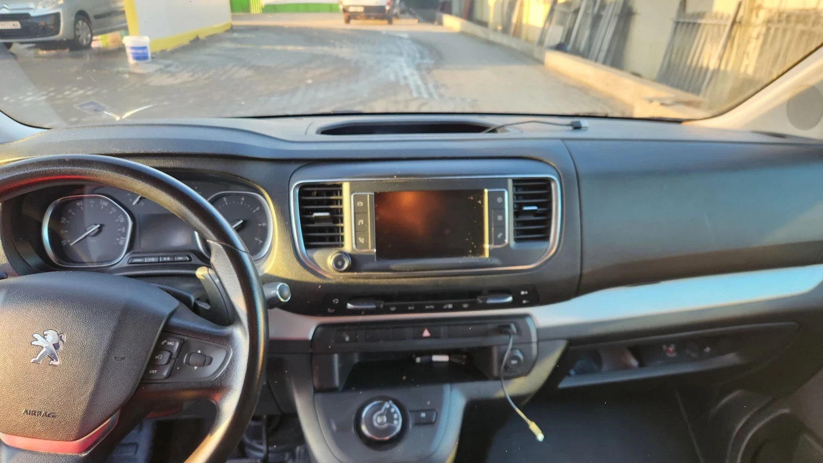 Peugeot Traveller  2.0 BlueHDi  Автомат 180 кс.ЛИЗИНГ 300   НА МЕСЕЦ, снимка 7 - Бусове и автобуси - 53847527