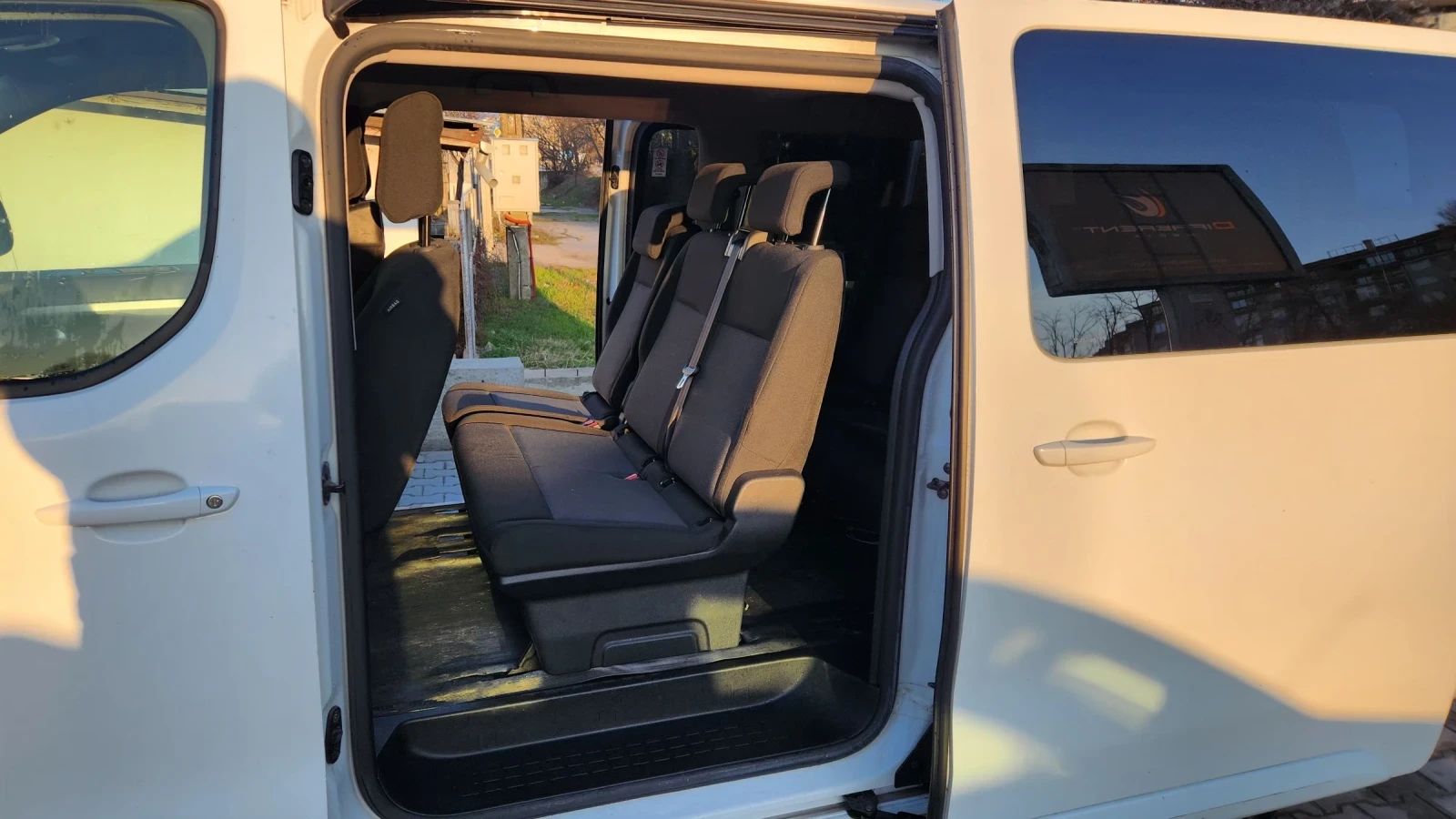 Peugeot Traveller  2.0 BlueHDi  Автомат 180 кс.ЛИЗИНГ 300   НА МЕСЕЦ, снимка 9 - Бусове и автобуси - 53847527